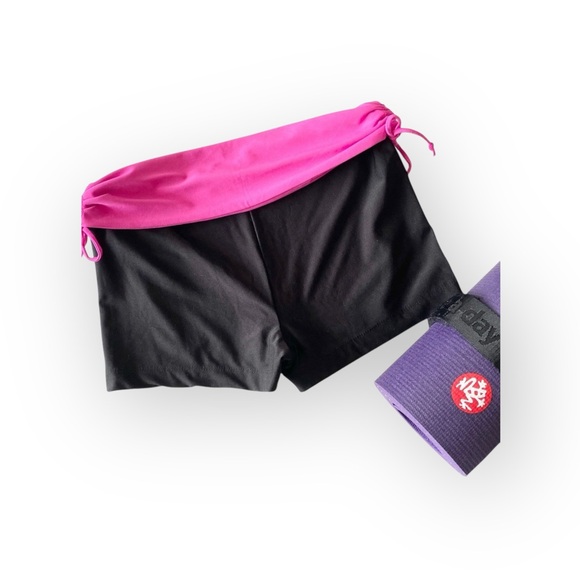new Marika Tek ✦ Pisces Scrunch Tie Yoga Running Shorts ✦ Black + Pink ✦ Large - Picture 6 of 9